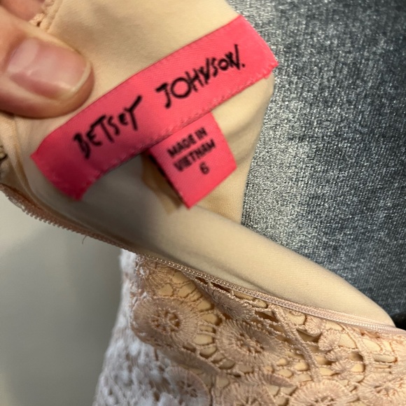 BETSEY JOHNSON Confection Pink Blush Lace Overlay Sheath Dress, Size 6 - Picture 4 of 12